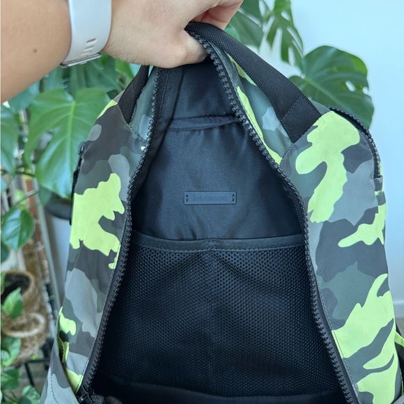 NWT - Lululemon Everyday Backpack 2.0 23L Heritage 365 Camo Green - Picture 12 of 15
